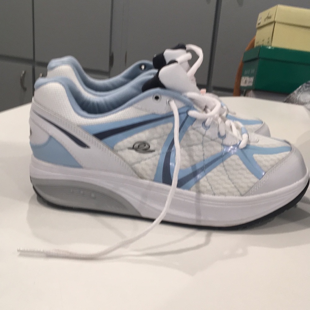 Shoes - Picture 2 of 5